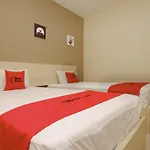 Reddoorz Plus Near Sam Poo Kong
