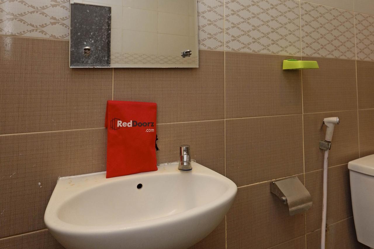 Wisma tamu Reddoorz Near Sam Poo Kong